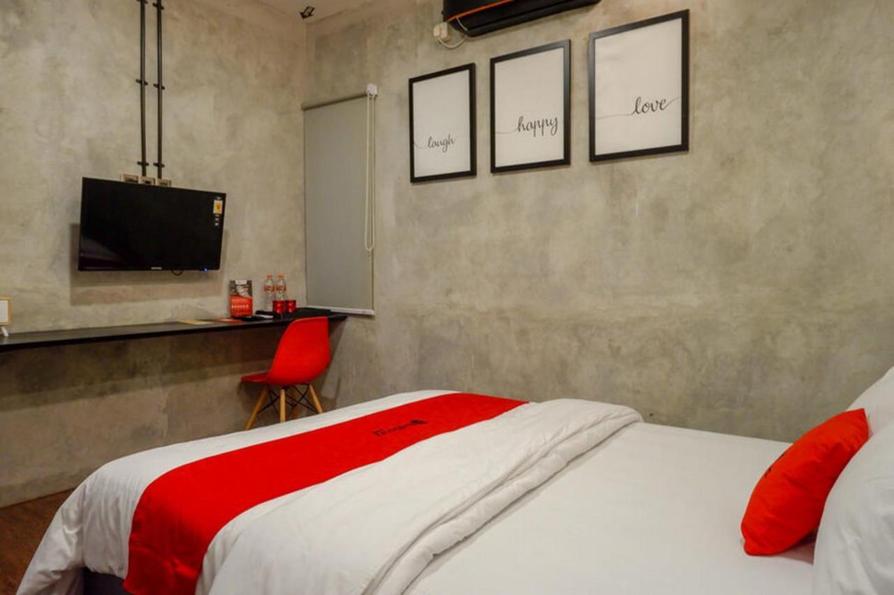 Reddoorz Plus Near Kawasan Sam Poo Kong Semarang Eksteriør bilde